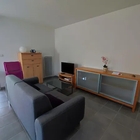 Spacieux A Argeles, Terrasse + Parking Prive - Fr-1-776-27 *